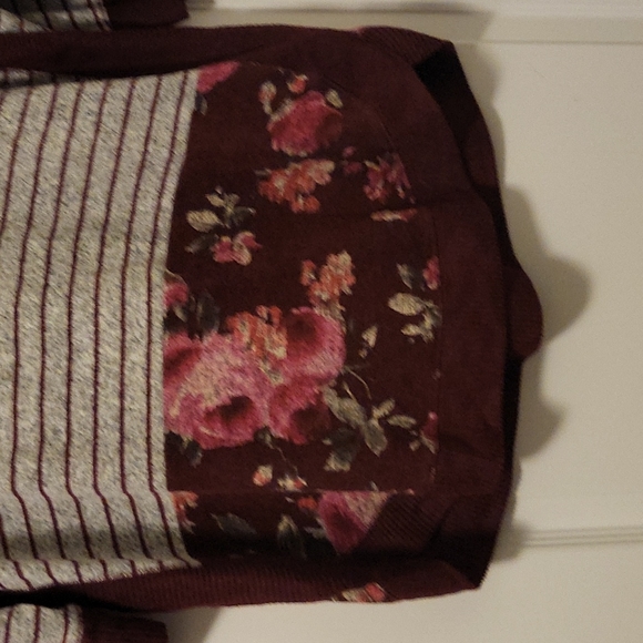 Floral/Pattern Sweater - Picture 3 of 6